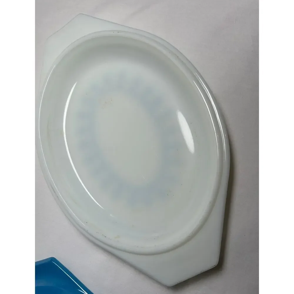 Vintage Pyrex Blue Garland Snowflake casserole dish with lid 1.5 qt